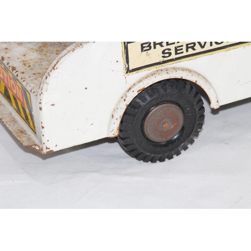 714 - LOUIS MARX AND CO BREAKDOWN TRUCK TOY
50 X 19CM