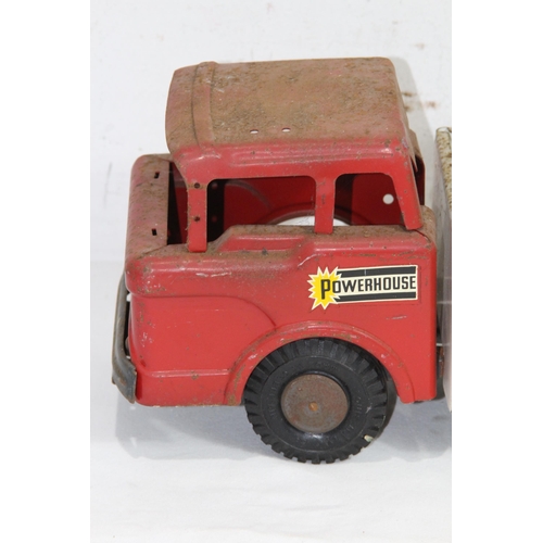 714 - LOUIS MARX AND CO BREAKDOWN TRUCK TOY
50 X 19CM