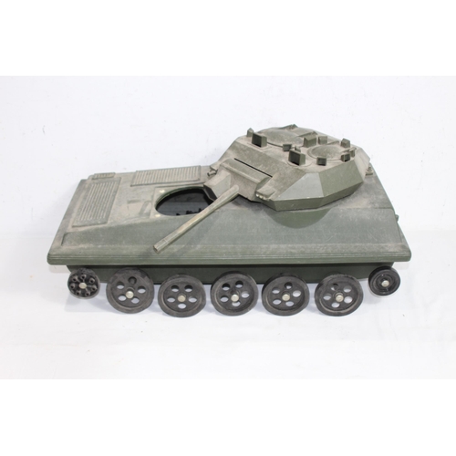 715 - QUANTITY OF VINTAGE ACTION MEN AND TANK - A/F
59 X 28CM