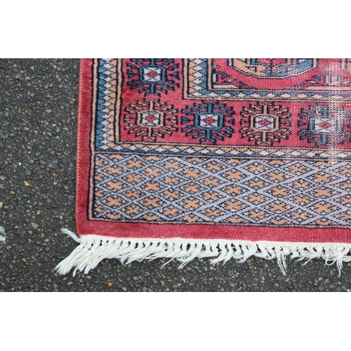 253 - SILK AND WOOL RUG
124 X 73CM