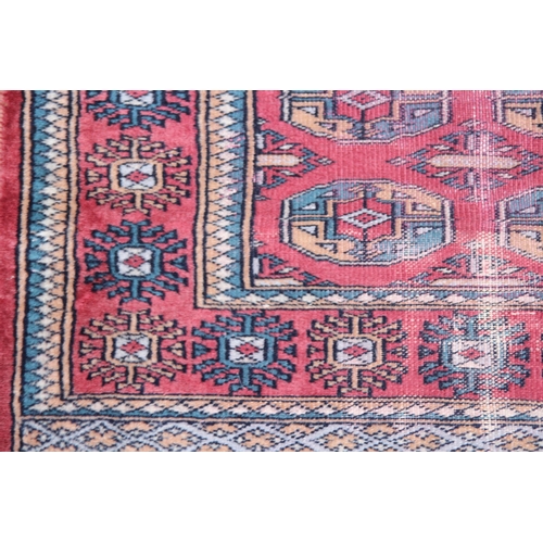 253 - SILK AND WOOL RUG
124 X 73CM