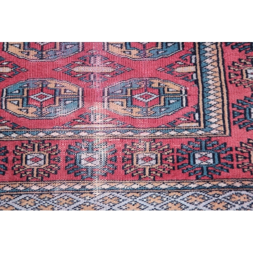 253 - SILK AND WOOL RUG
124 X 73CM