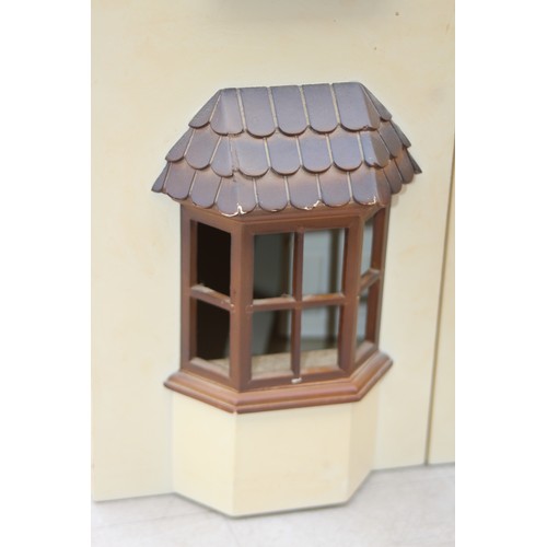 728 - VINTAGE DOLLS HOUSE 
38 X 60 X 32CM