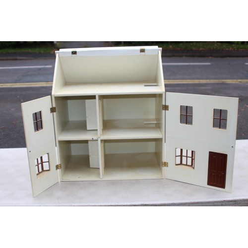 728 - VINTAGE DOLLS HOUSE 
38 X 60 X 32CM