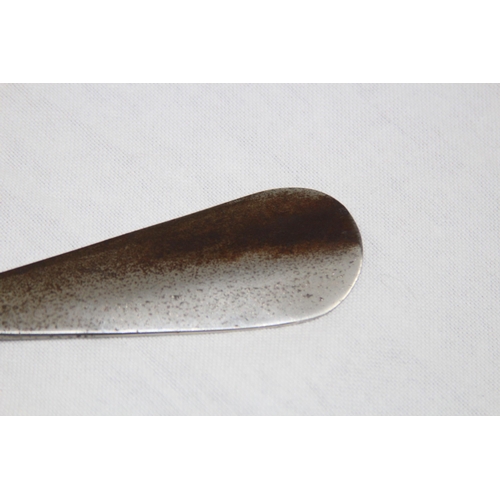 1088 - NOVELTY EDWARDIAN OWL FORM SILVER HANDLED SHOE HORN - CRISFORD AND NORRIS - BIRMINGHAM 1906