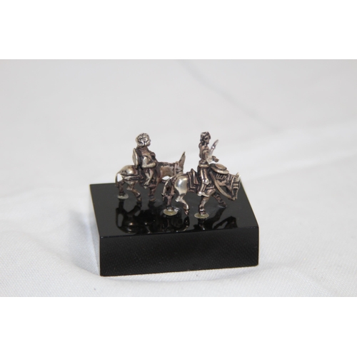 1092 - SOUTH AMERICAN SILVER SMALL SCULPTURE OF TWO PEOPLE RIDING ON DONKEY'S
5 X 5CM