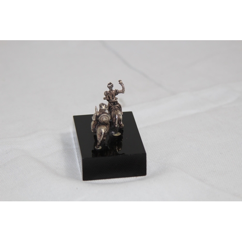 1092 - SOUTH AMERICAN SILVER SMALL SCULPTURE OF TWO PEOPLE RIDING ON DONKEY'S
5 X 5CM