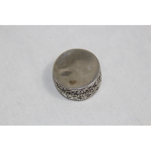 1097 - HIEROGLYPHIC DECORATED EGYPTIAN SILVER PILL POT
2.5 X 1.5CM