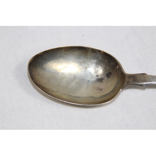 1098 - PAIR OF 19TH CENTURY FIDDLE PATTERN SILVER DESERT SPOONS - WRS LONDON 1852 - 53.6G