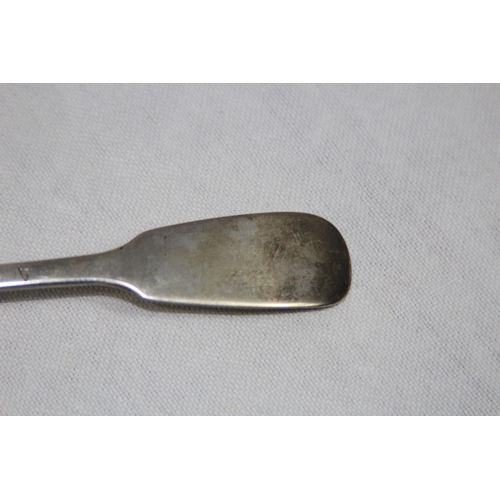 1098 - PAIR OF 19TH CENTURY FIDDLE PATTERN SILVER DESERT SPOONS - WRS LONDON 1852 - 53.6G