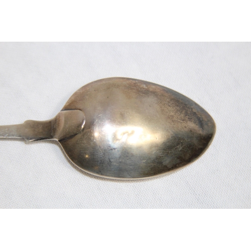 1098 - PAIR OF 19TH CENTURY FIDDLE PATTERN SILVER DESERT SPOONS - WRS LONDON 1852 - 53.6G