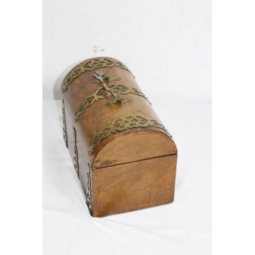 480 - BRASS INLAID BURR WALNUT DOME TOPPED STATIONARY BOX
23 X 23CM