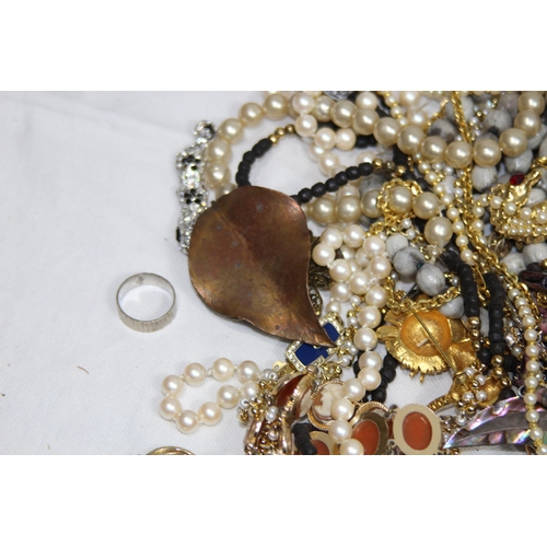 481 - LARGE QUANTITY OF COSTUME JEWELLERY INCLUDING CUFFLINKS