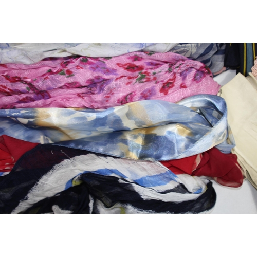 484 - LARGE COLLECTION OF SCARVES