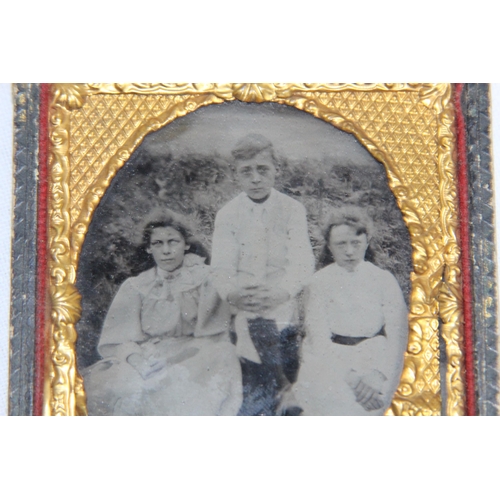 1041 - TWO 19TH CENTURY INDIAN MILITARY AND POLICE PHOTOGRAPHS TAKEN IN STUDIOS IN CALCUTTA AND MEARUT AND ... 