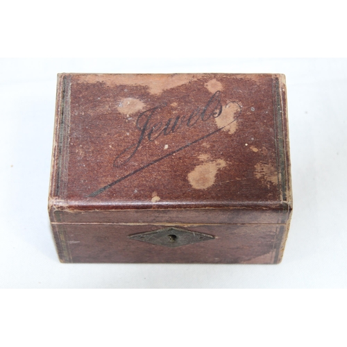 487 - QUANTITY OF INTERESTING MISCELLANEOUS ITEMS INCLUDING AN OLD CASED CAMERA