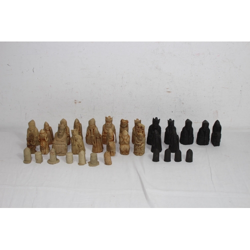 730 - VINTAGE CHESS PIECES