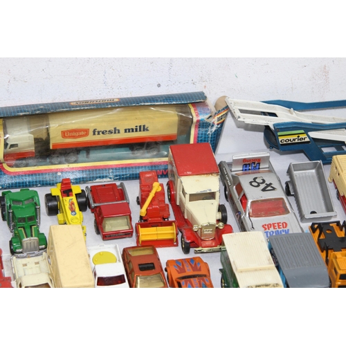 733 - LARGE QUANTITY OF MATCH BOX DIE CAST CARS