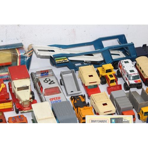 733 - LARGE QUANTITY OF MATCH BOX DIE CAST CARS