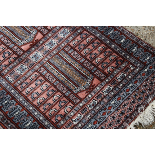 256 - VINTAGE MIDDLE EASTERN RUNNER RUG
160 X 65CM