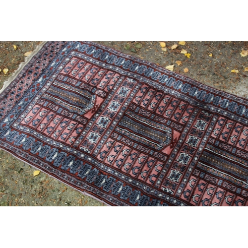 256 - VINTAGE MIDDLE EASTERN RUNNER RUG
160 X 65CM