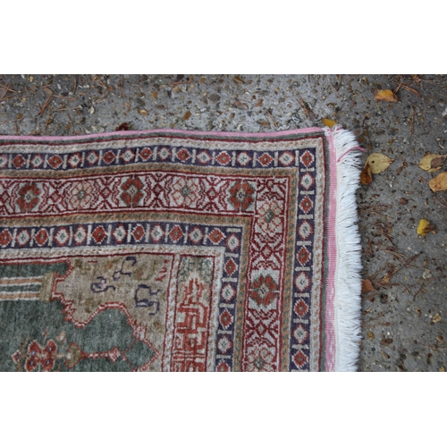 257 - VINTAGE MIDDLE EASTERN PRAYER RUG
100 X 60CM