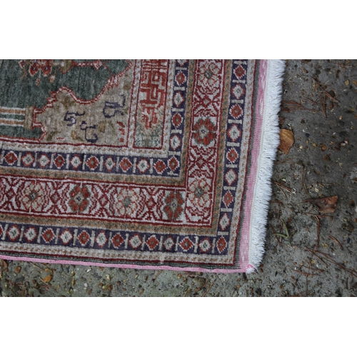 257 - VINTAGE MIDDLE EASTERN PRAYER RUG
100 X 60CM