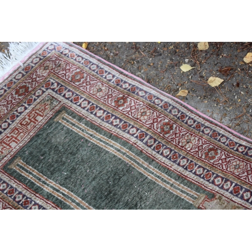 257 - VINTAGE MIDDLE EASTERN PRAYER RUG
100 X 60CM