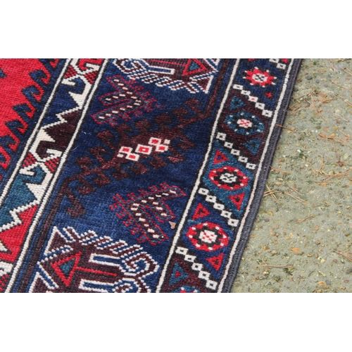 258 - VINTAGE TURKISH RUG
210 X 120CM