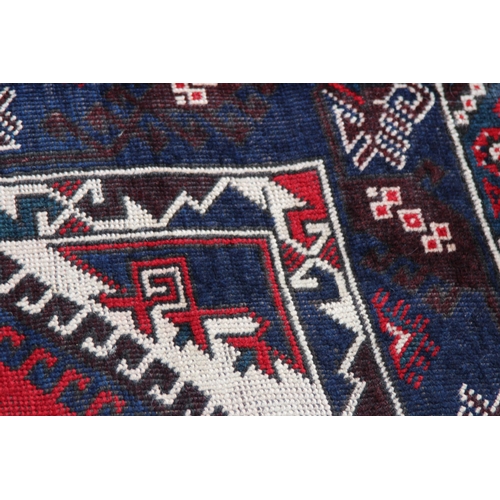 258 - VINTAGE TURKISH RUG
210 X 120CM