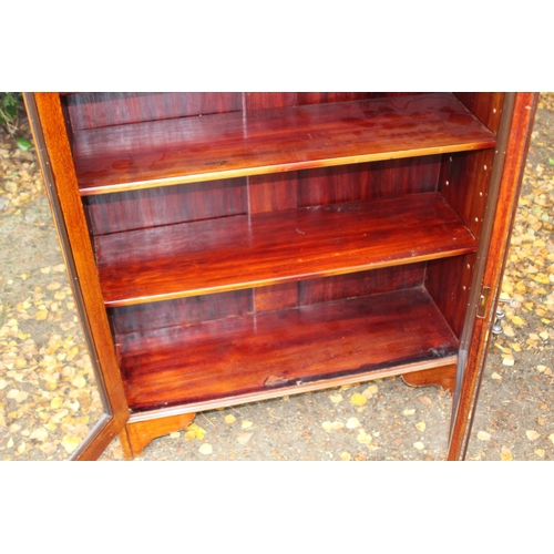 40 - VINTAGE DISPLAY CABINET
95 X 38 X 123CM