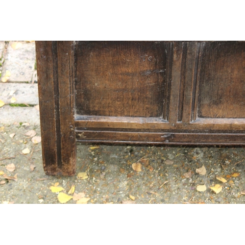 44 - ANTIQUE OAK COFFER
109 X 50 X 57CM