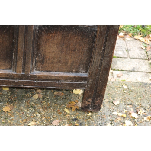 44 - ANTIQUE OAK COFFER
109 X 50 X 57CM