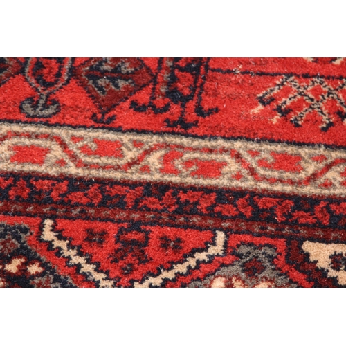 262 - MIDDLE EASTERN RUG
192 X 136CM