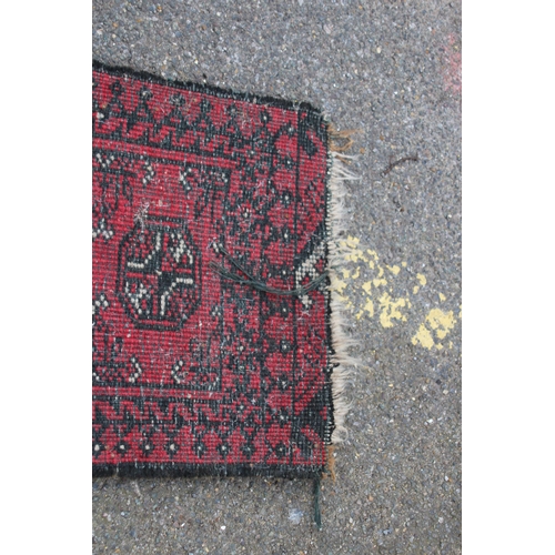 263 - VINTAGE EASTERN PRAYER MAT
74 X 49CM