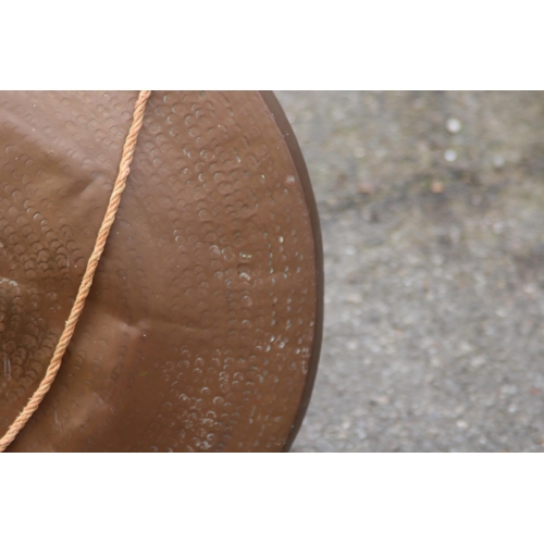 527 - CARVED WOODEN STAND, METAL STAND AND GONG
100 X 24CM