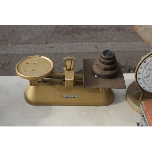 541 - QUANTITY OF VINTAGE SCALES