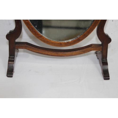 181 - ANTIQUE DRESS MIRROR
28 X 35CM