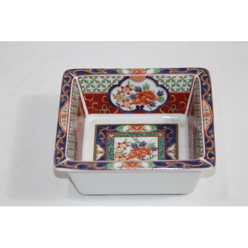 334 - LAZY SUSAN WITH ORIENTAL HORDERVES DISH
40CM