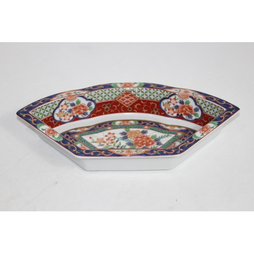 334 - LAZY SUSAN WITH ORIENTAL HORDERVES DISH
40CM