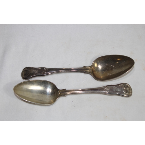 1129 - PAIR OF SILVER HALLMARKED SERVING SPOONS - 250G - EXETRE 1819 - SIMON LEVY