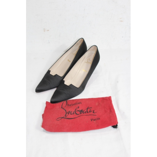 515 - PAIR OF SIZE 6 DESIGNER HEELED SHOES