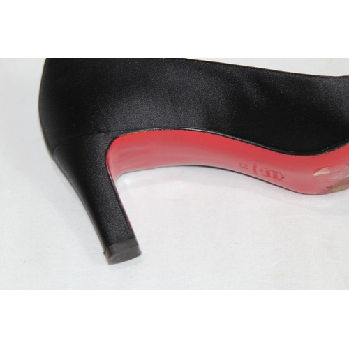 515 - PAIR OF SIZE 6 DESIGNER HEELED SHOES