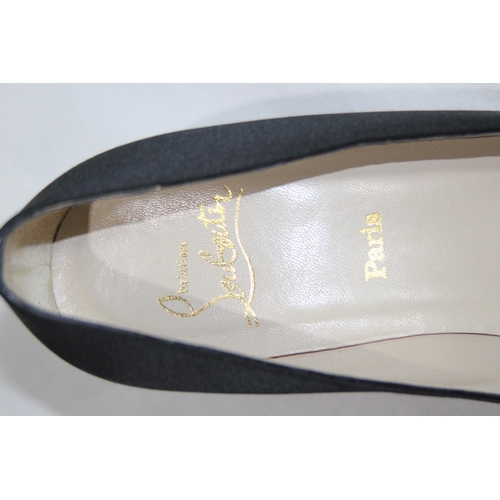 515 - PAIR OF SIZE 6 DESIGNER HEELED SHOES