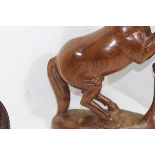 518 - QUANTITY OF TREEN INCLUDING 2 LEATHER CAMELS AND A WOODEN HORSE