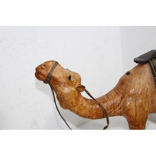 518 - QUANTITY OF TREEN INCLUDING 2 LEATHER CAMELS AND A WOODEN HORSE