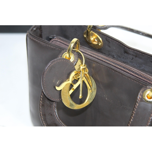 522 - 3 X DESIGNER STYLE HANDBAGS