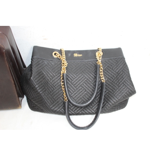 523 - 3 X VINTAGE HANDBAGS