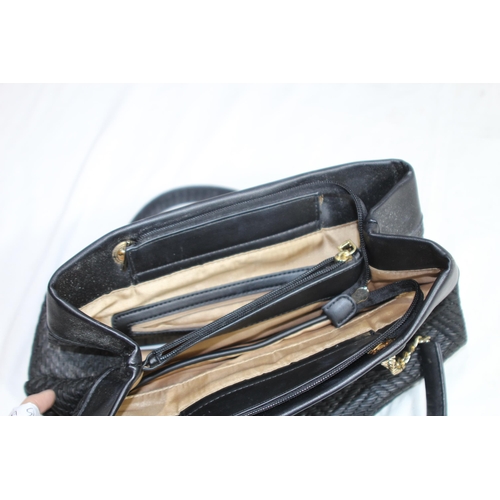 523 - 3 X VINTAGE HANDBAGS