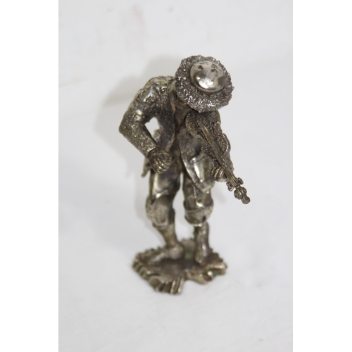 524 - QUANTITY OF SILVER PLATED FIGURES x4
23 X 16CM